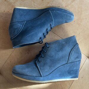 Clarks Originals Romantic Blue Suede Lace-Up Wedge Ankle Boots, 8M